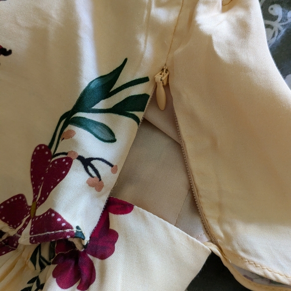 💛🏵️ Farm Rio 100% Viscose Floral Long-Sleeve Cutout Maxi Dress, M, NWT - Picture 10 of 17